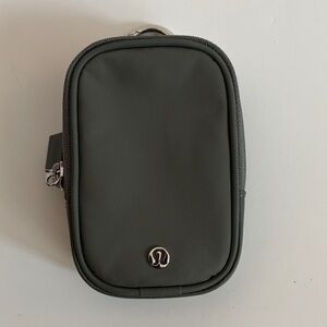 lululemon athletica Gray Nano Pouch GRSG/LTIV. NWOT